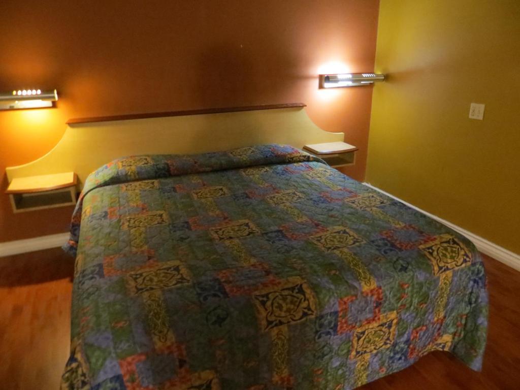 Broadway Motel Los Angeles Room photo