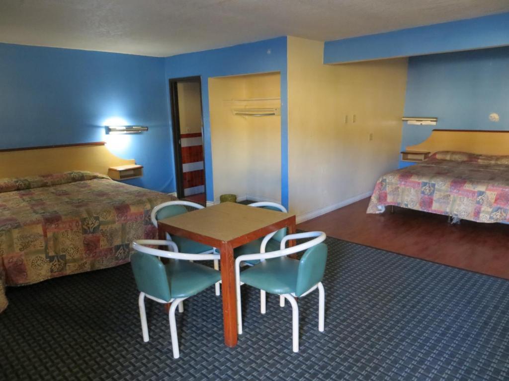 Broadway Motel Los Angeles Room photo