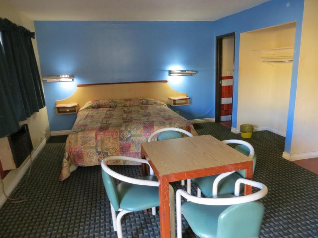 Broadway Motel Los Angeles Room photo