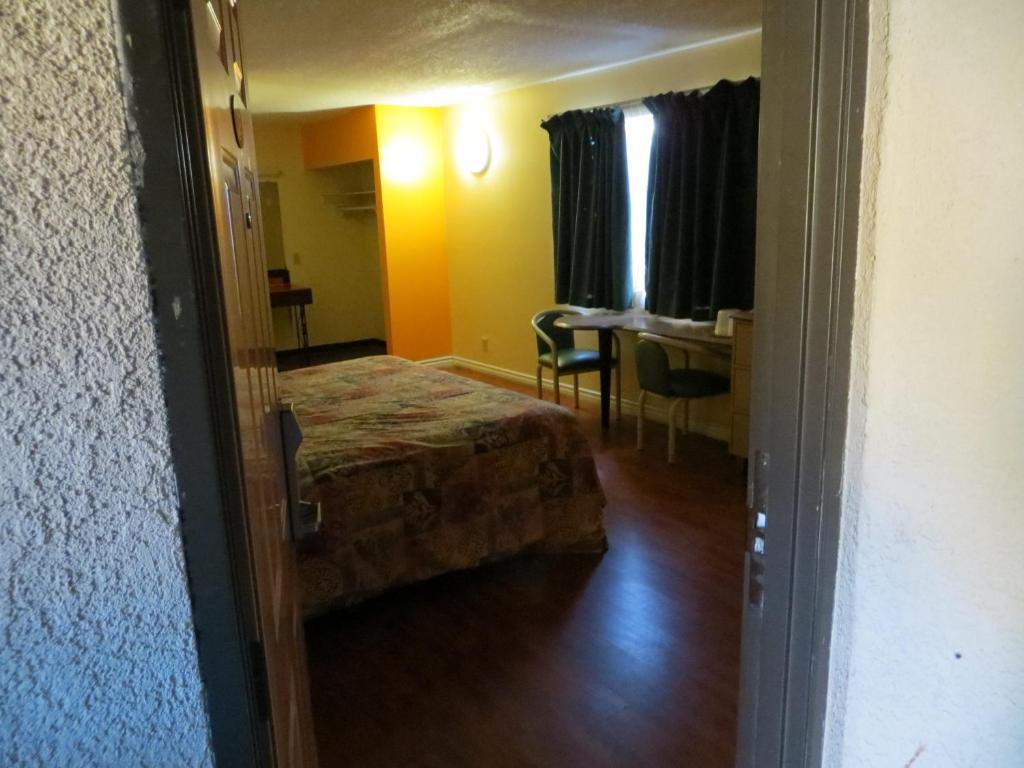 Broadway Motel Los Angeles Room photo